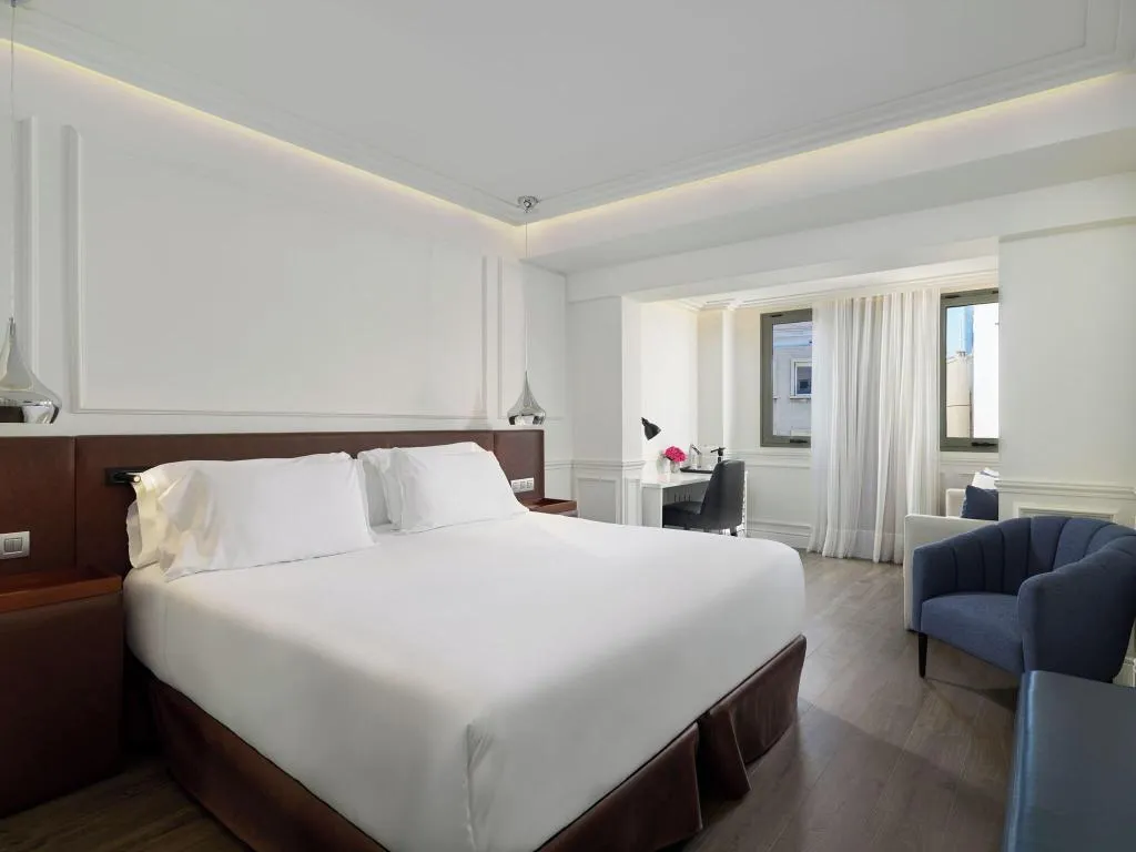 JUNIOR SUITE DELUXE Room, H10 Universitat, Barcelona