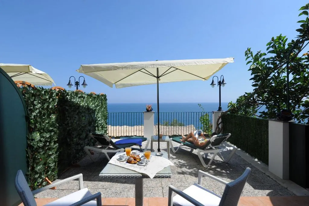 DOUBLE DELUXE SEA VIEW Room, Villa Maria Pia, Naples