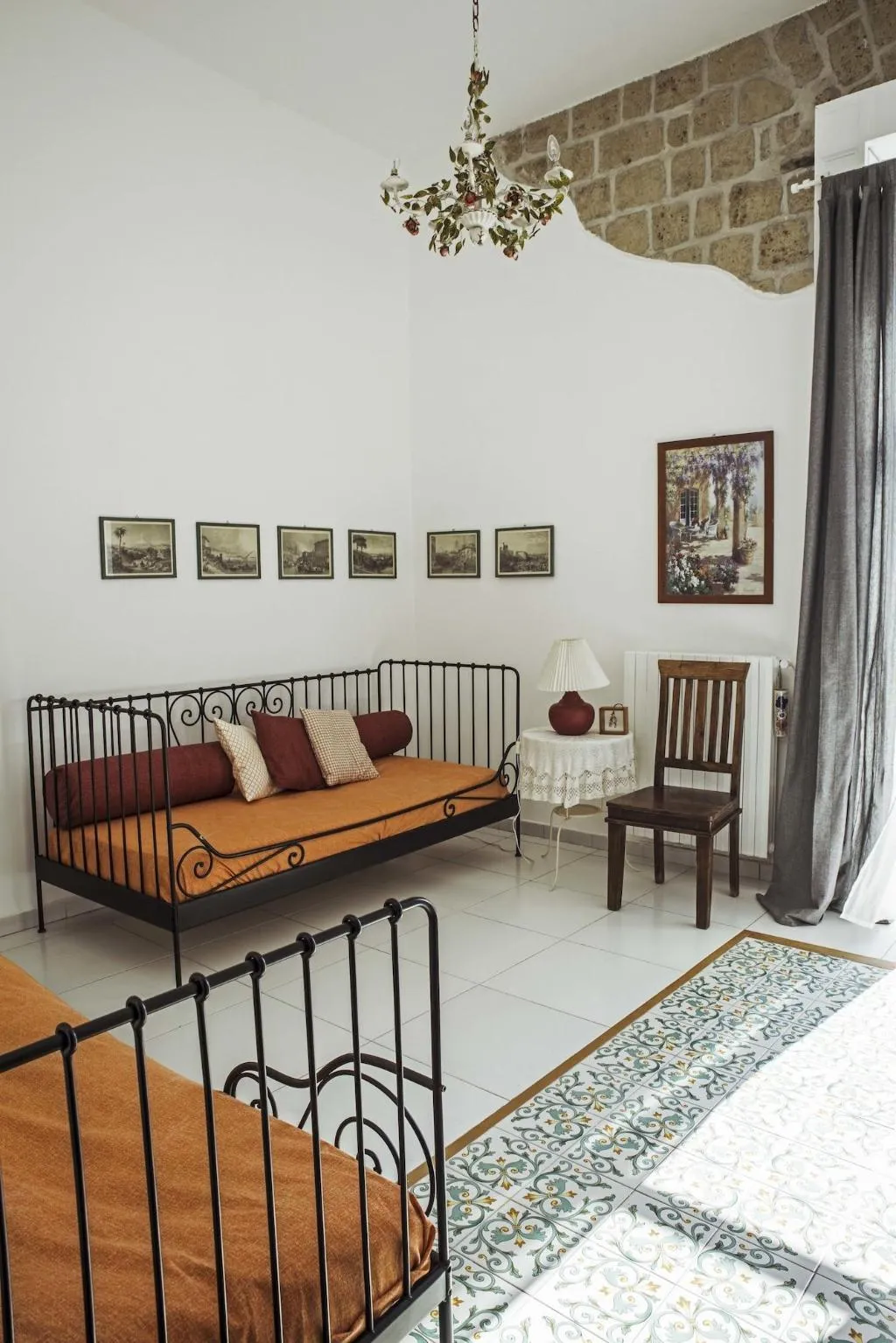 Room, Miracoletti38, Naples
