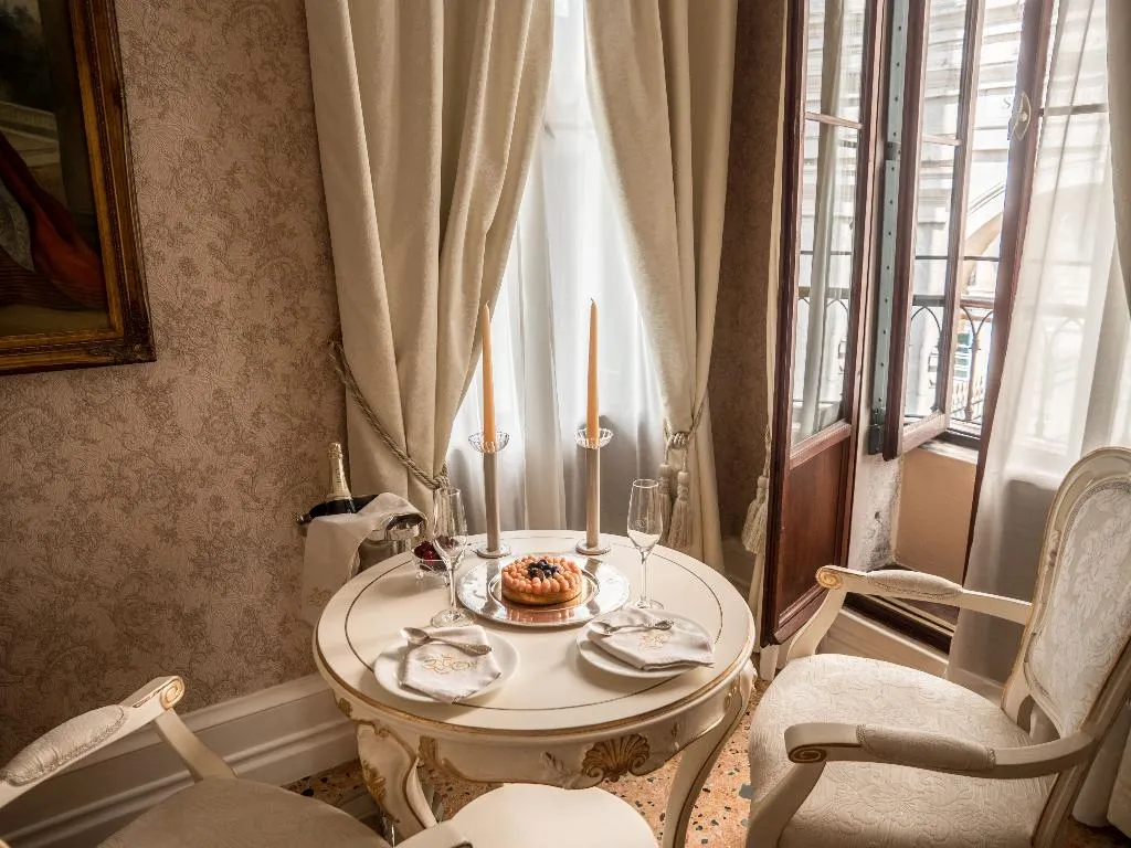 SUITE CANAL VIEW Room, Ego Boutique Hotel The Silk Road, Venice