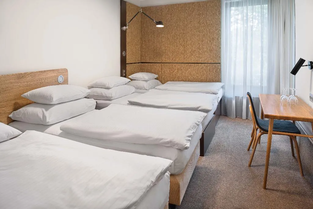 QUADRUPLE ANNEX Room, Hotel Golf Prague, Prague