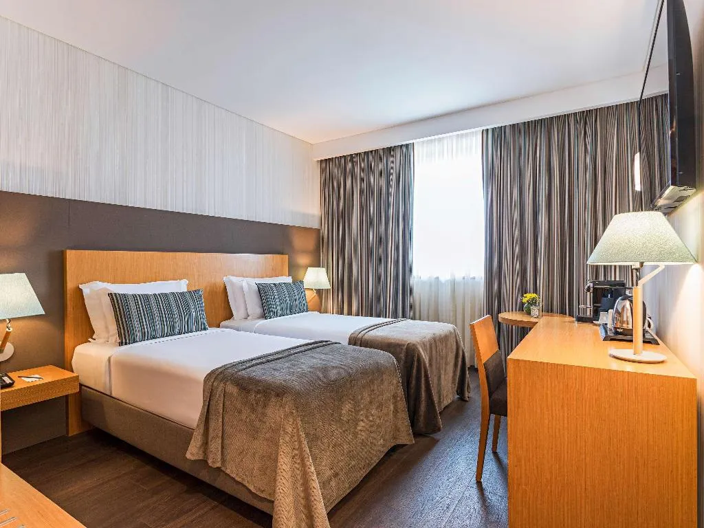 TWIN PREMIUM Room, Mercure Lisboa Almada Hotel, Lisbon