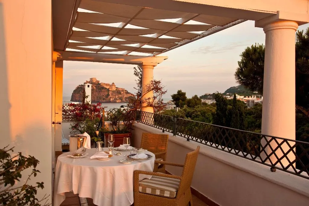 Room, Excelsior Belvedere Hotel & Spa, Naples