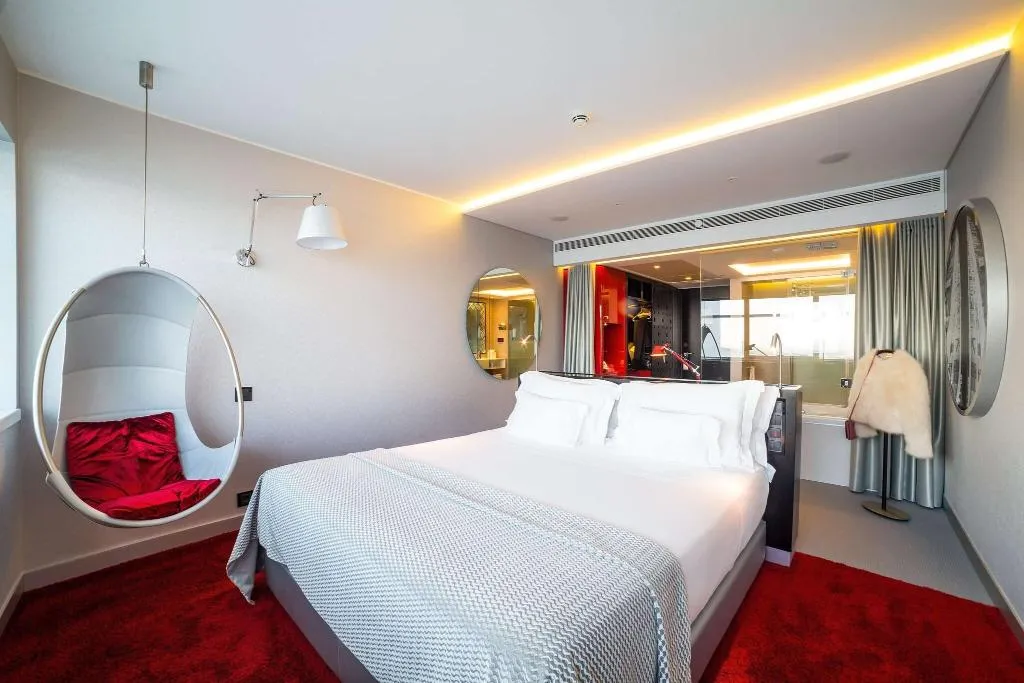 FAMILY ROOM THREE BEDS Room, Myriad By Sana Hotels, Lisbon