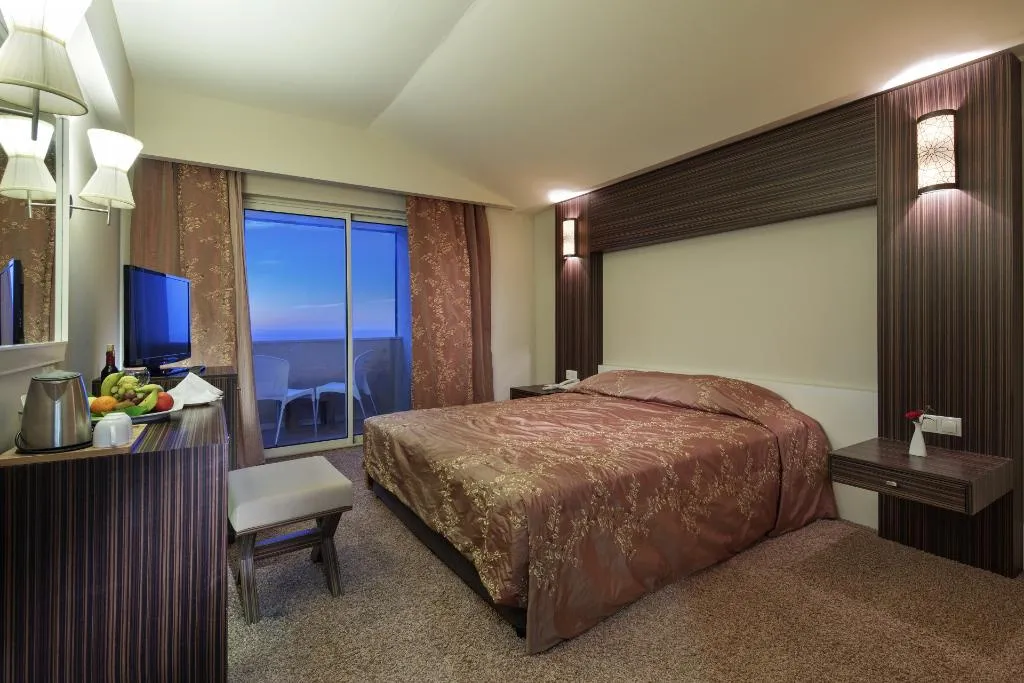 JUNIOR SUITE STANDARD Room, Crystal Family Comfort Collection, Antalya