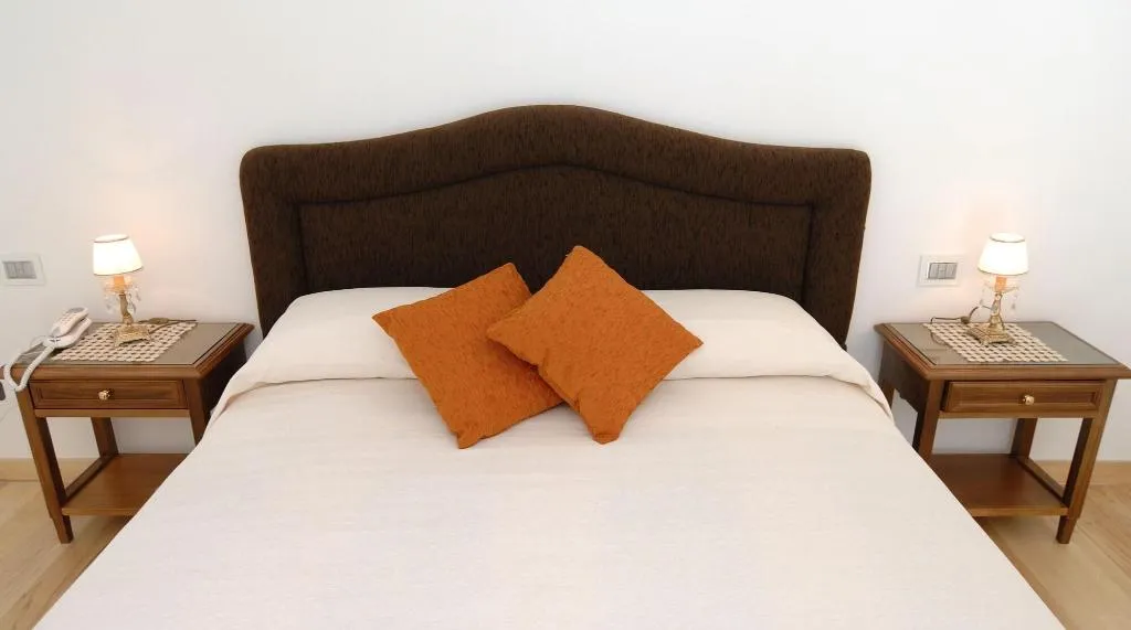 Room, Residenza Luce, Naples
