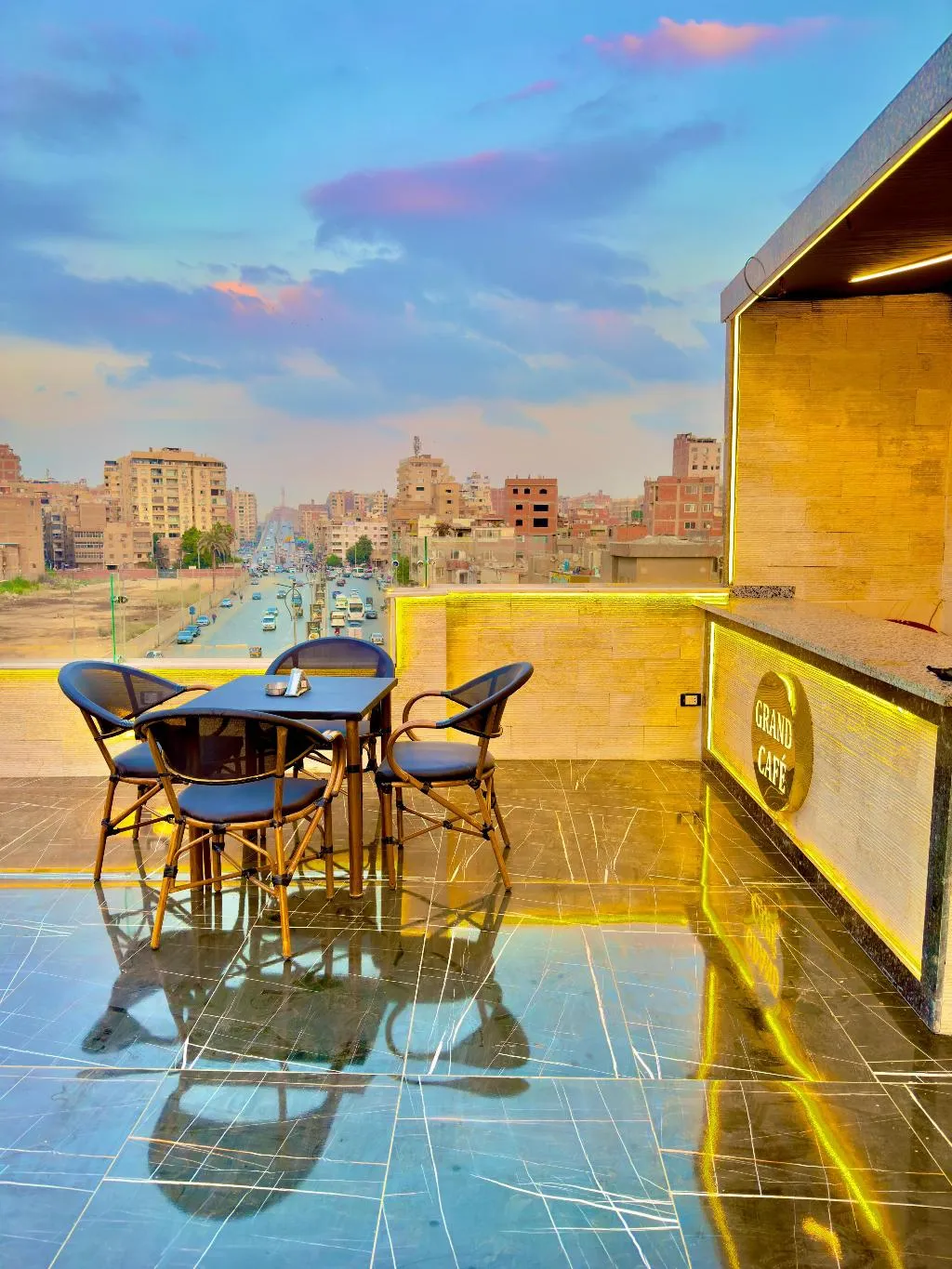 Bar, Pyramids Enigma Grand Lodge, Cairo
