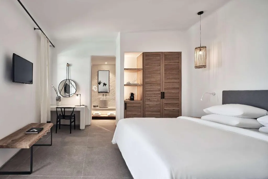 SUITE DELUXE WITH PRIVATE POOL Room, Radisson Blu Euphoria Resort, Mykonos