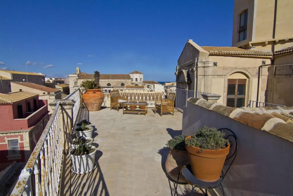 Terrace, La Via Della Giudecca, Catania