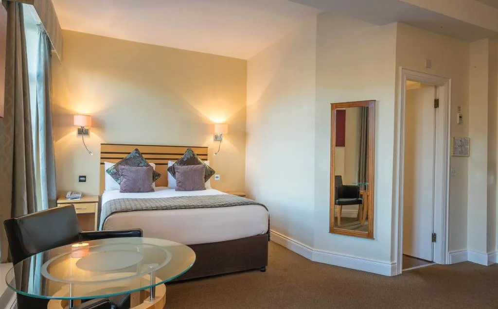 DOUBLE QUEEN SIZE BED Room, Hotel Riu Plaza The Gresham Dublin, Dublin
