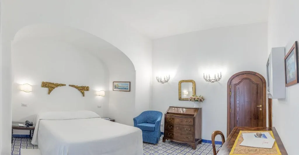 Double or Twin GARDEN VIEW Room, Hotel Poseidon, Naples