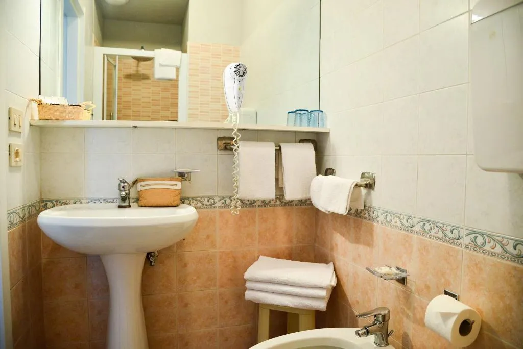 Room, Domingo, Venice