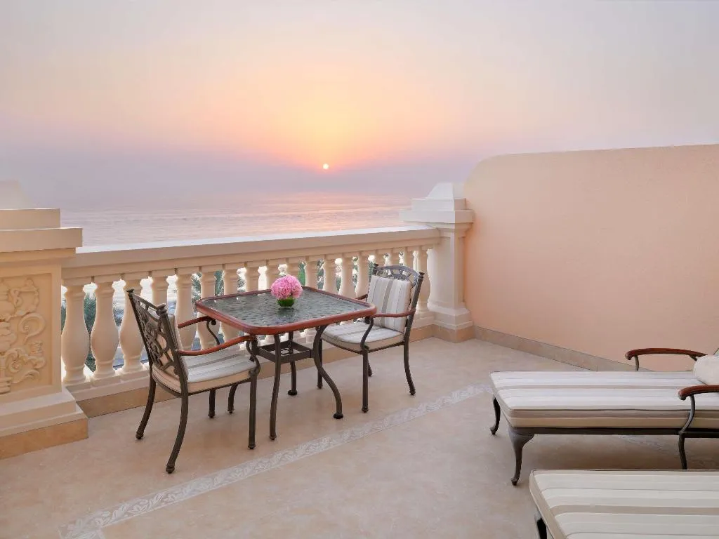 DOUBLE CLUB OCEAN VIEW Room, Raffles The Palm Dubai, Dubai