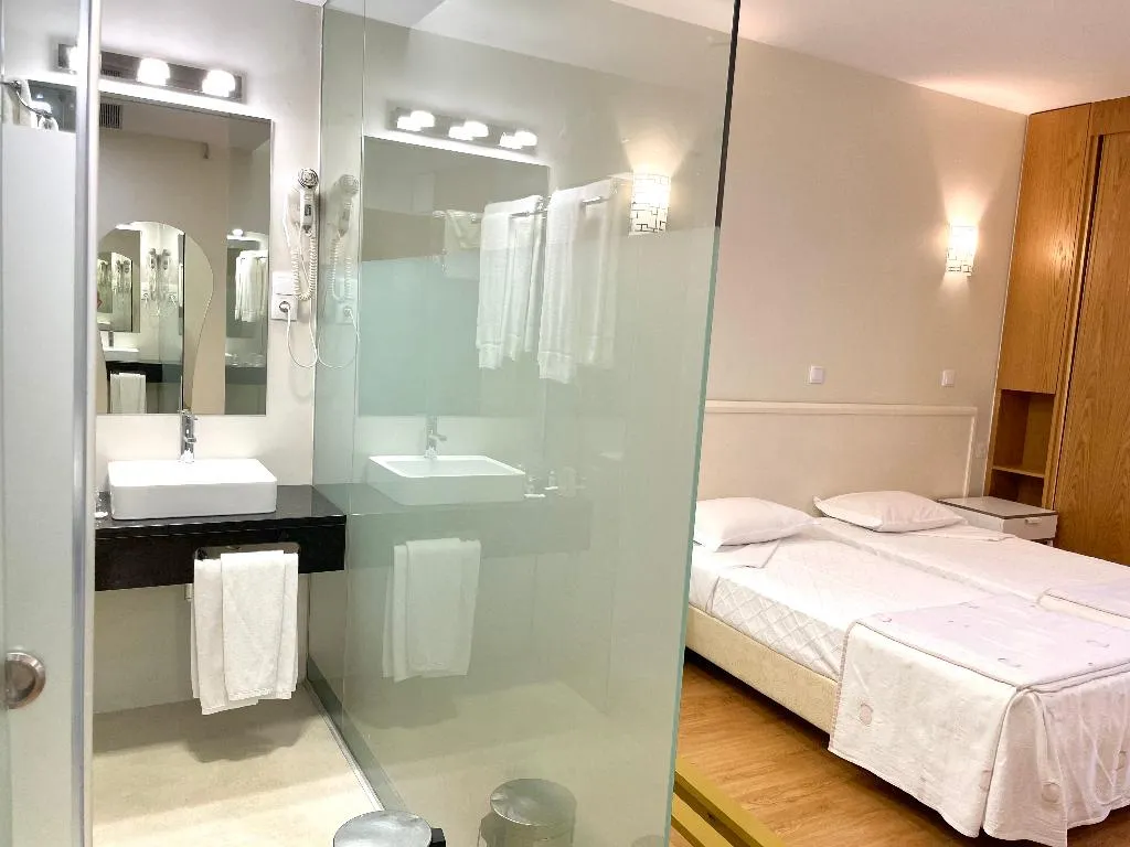 TWIN SUPERIOR Room, Universal, Porto