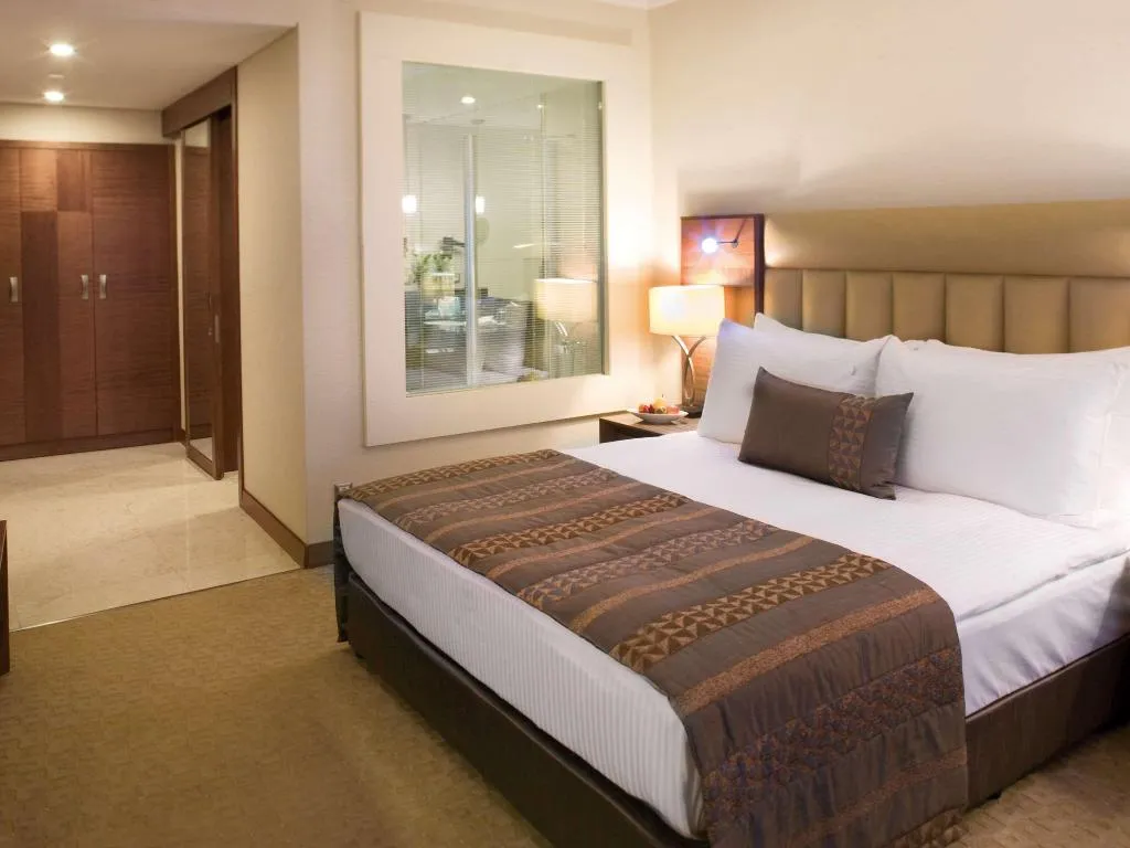 Room, Mövenpick Izmir, Izmir