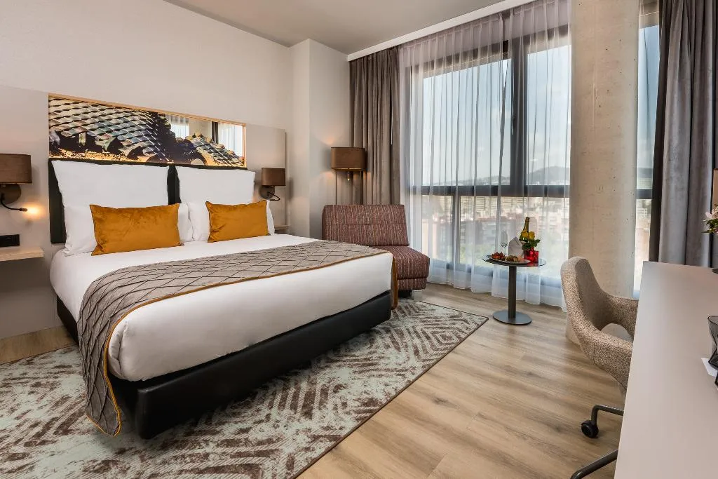 DOUBLE DELUXE Room, Leonardo Royal Hotel Barcelona Fira, Barcelona