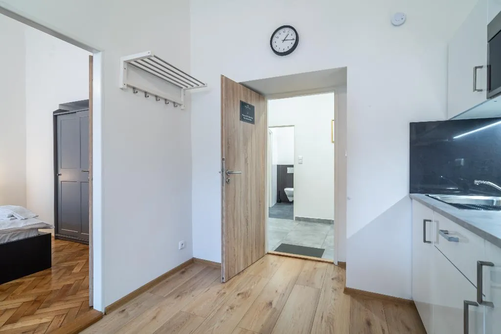 APARTMENT Private external bathroom Room, Royal Road Residence, Prague