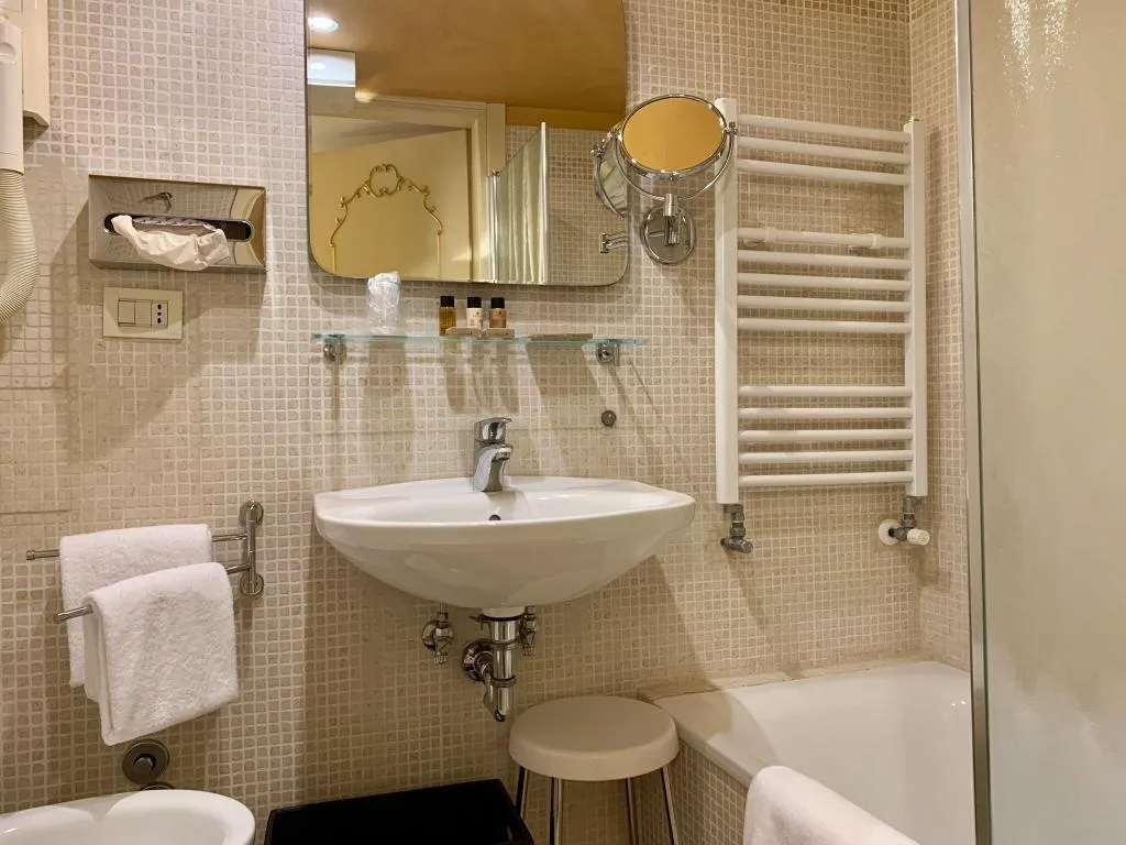 TRIPLE STANDARD Room, Becher, Venice