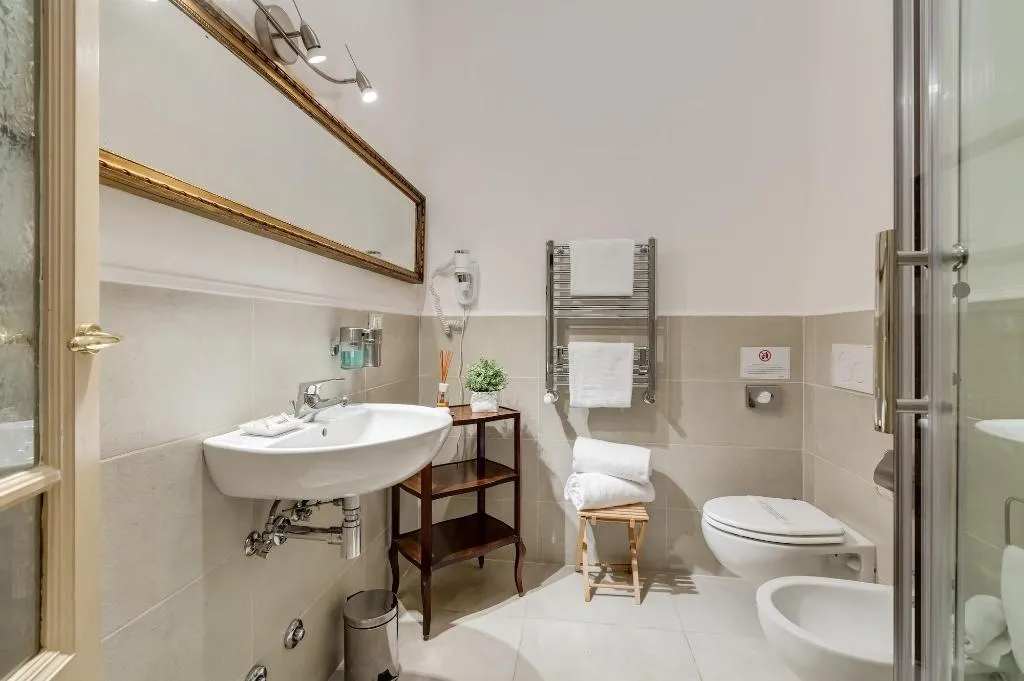 Room, Rome Charming Suites, Naples