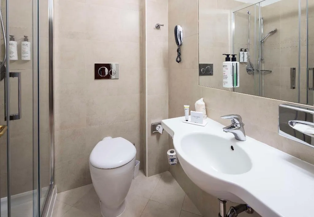 DOUBLE QUEEN SIZE BED Room, Best Western Hotel Madison, Milan