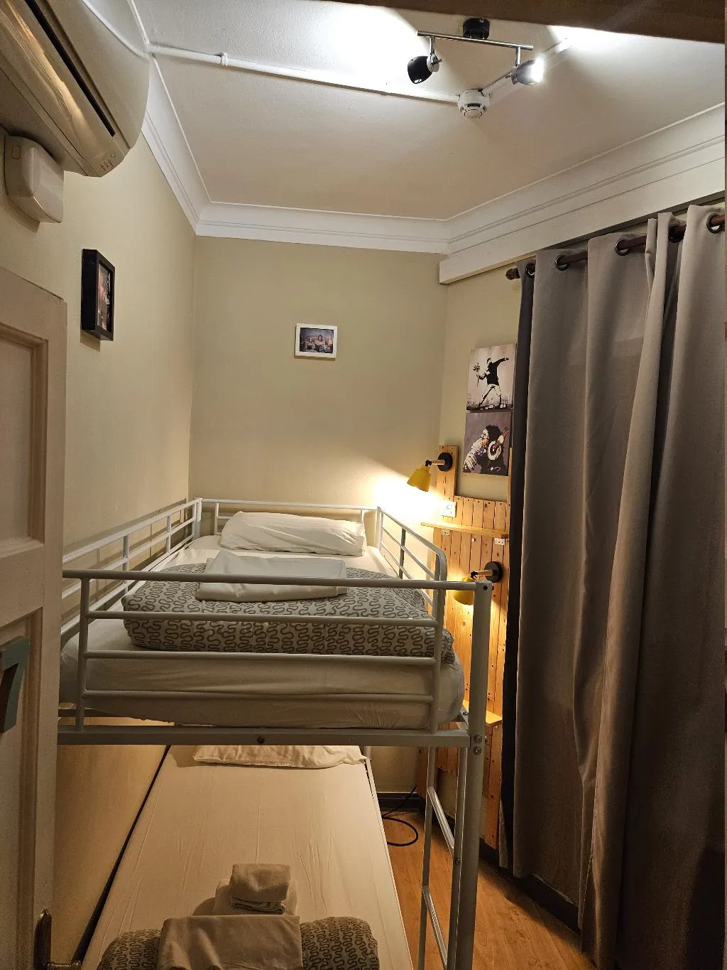 DOUBLE ECONOMY WITH SHARED BATHROOM Room, Wow Barcelona Hostel, Barcelona