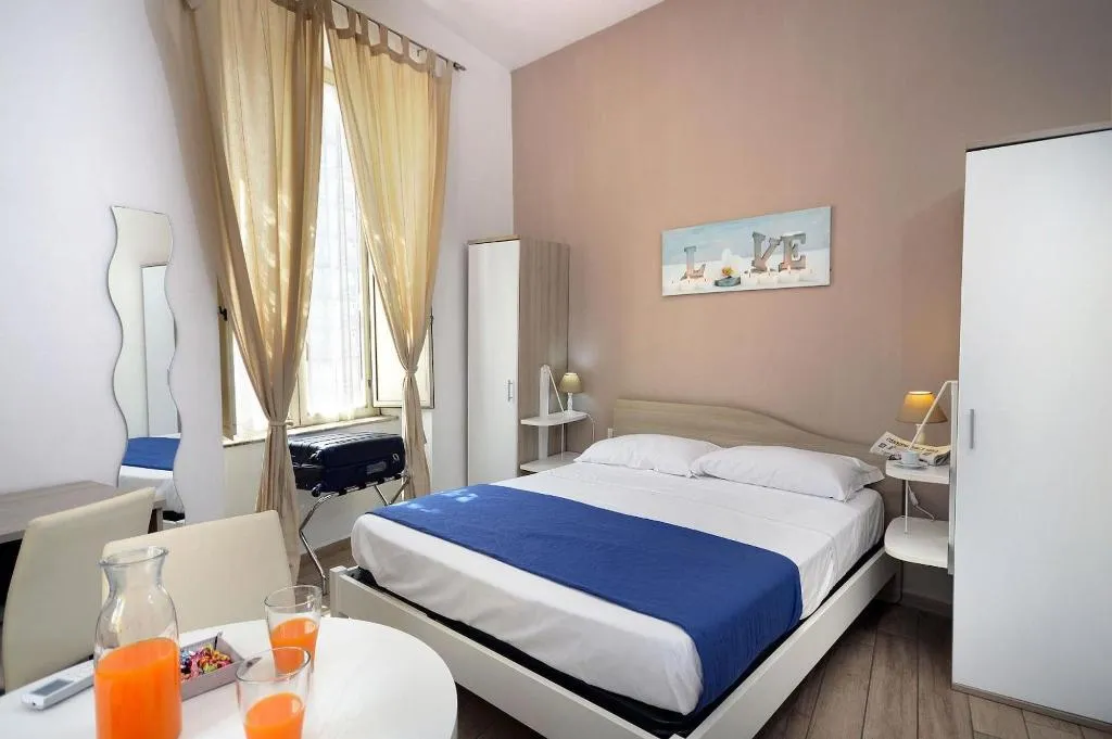 Room, Funikulì Funikulà, Naples