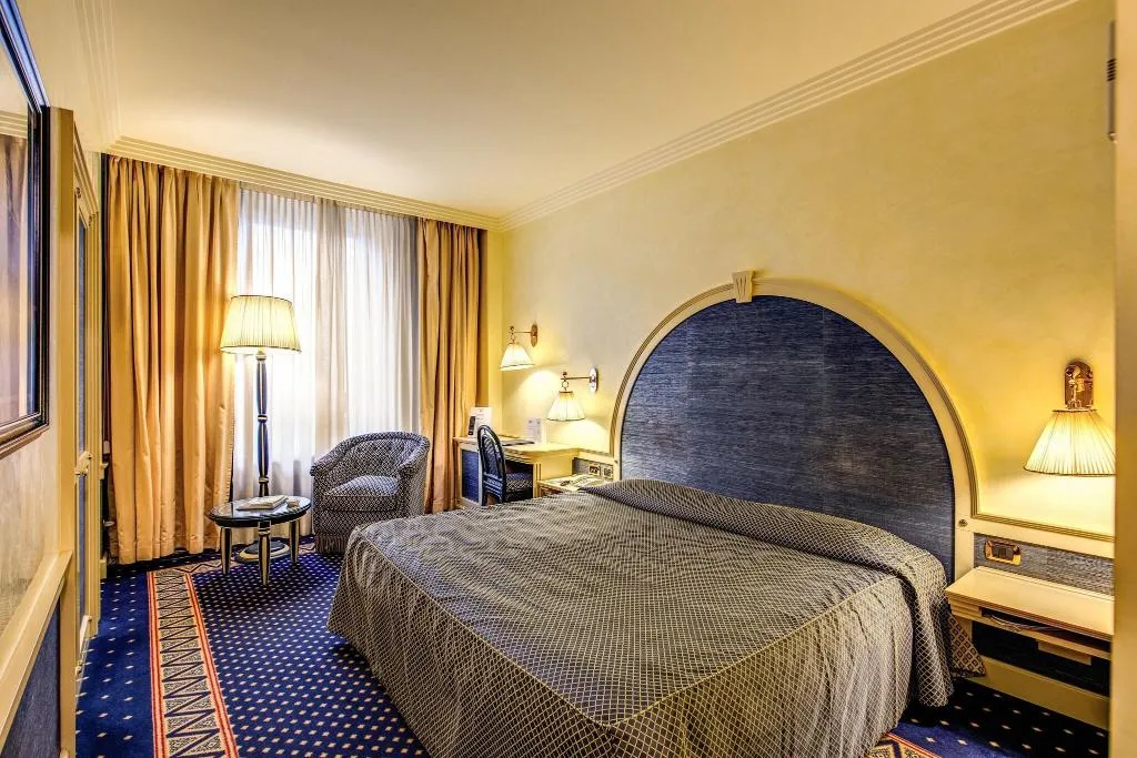 Room, Auriga, Milan