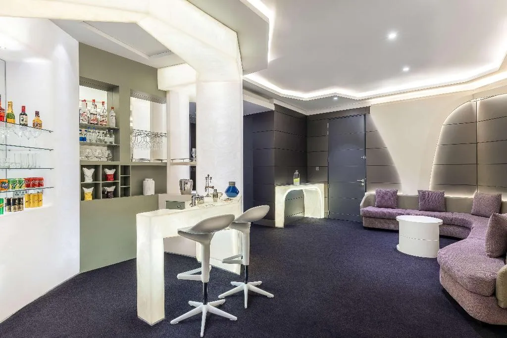 SUITE GRAND DELUXE Room, V Hotel Dubai, Curio Collection by Hilton, Dubai
