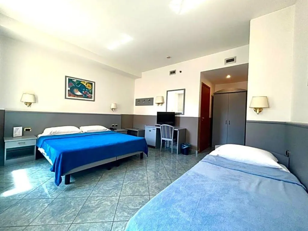 Room, Kebhotel, Milan