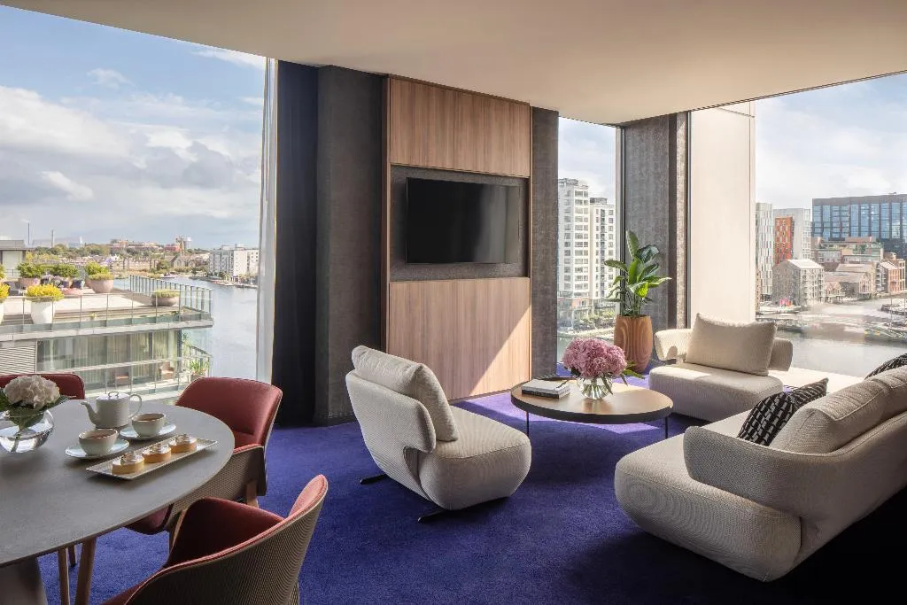SUITE WITH VIEWS Room, Anantara The Marker Dublin, Dublin