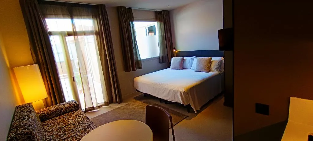 STUDIO SUPERIOR WITH TERRACE Room, Senator Barcelona Apartments, Barcelona