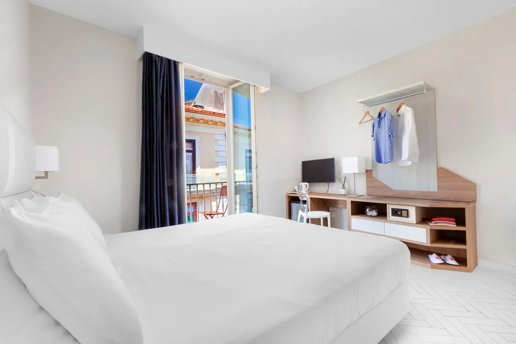 Double or Twin DELUXE CITY VIEW Room, Palazzo Tasso, Naples
