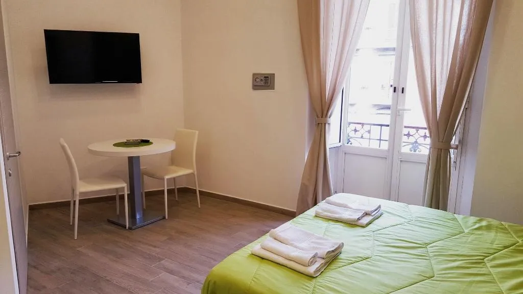 Room, Funikulì Funikulà, Naples