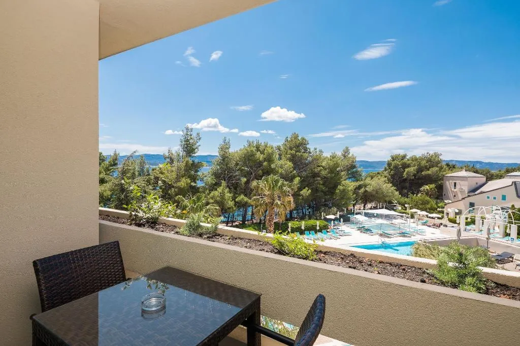 Room, Bretanide, Split