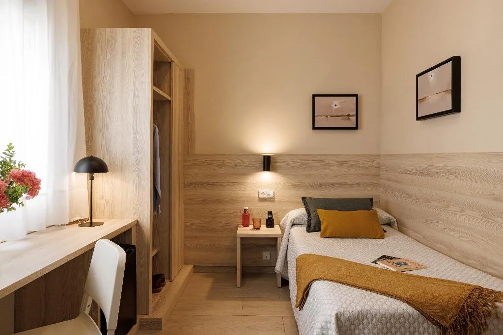 SINGLE STANDARD Room, Bonanova Park, Barcelona