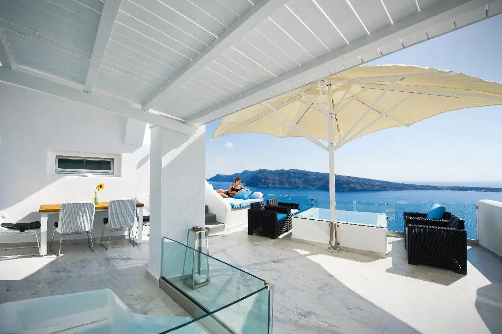 VILLA WITH PRIVATE POOL Room, Hyperion Oia Suites, Santorini