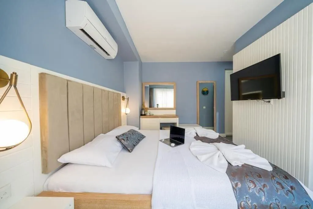 Room, Un Amor Hotel, Dalaman