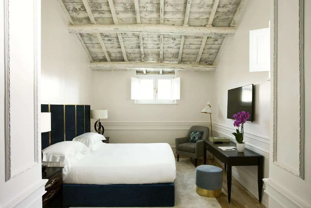 Room, Palazzo Dama, Rome