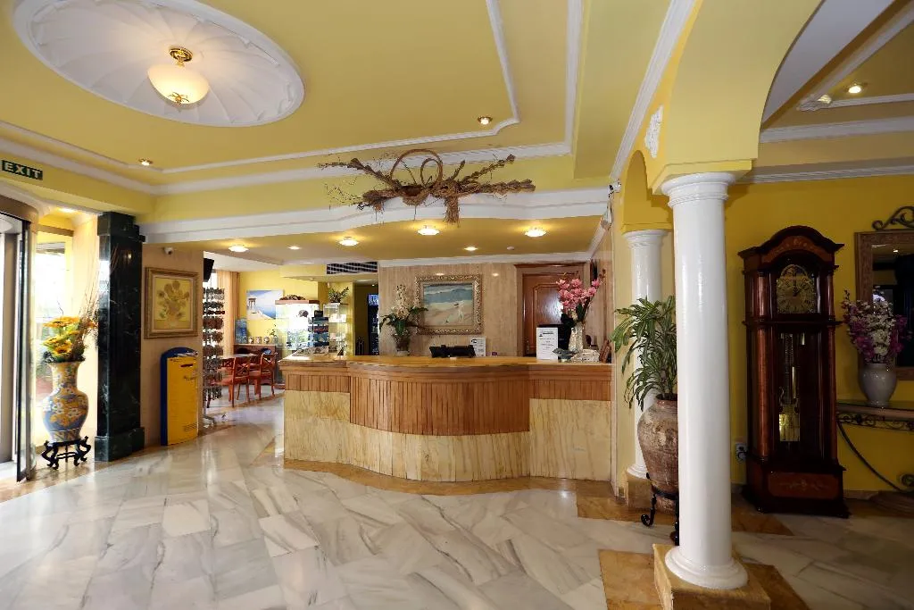 Lobby, Manaus, Majorca