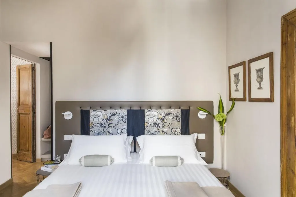 Room, Mynavona, Rome