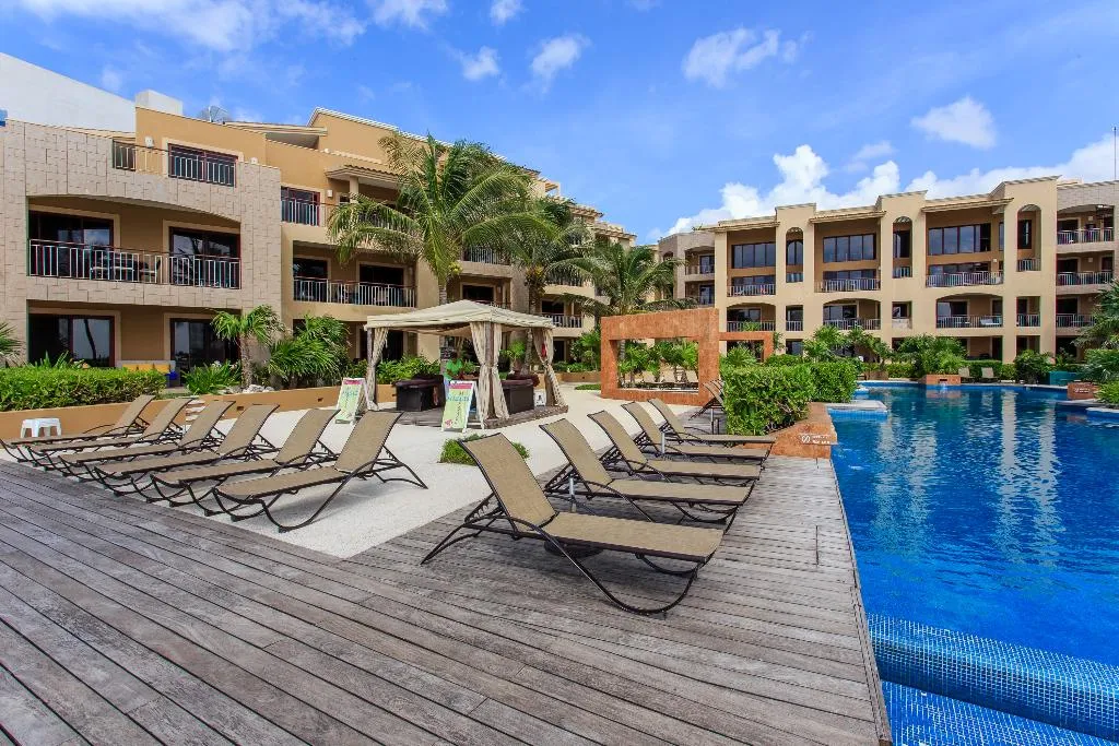 Pool, El Faro Residences, Playa Del Carmen
