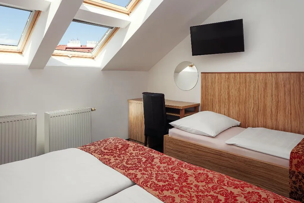 TRIPLE SUPERIOR WITH AIR CONDITIONING Room, Superior Hotel, Prague