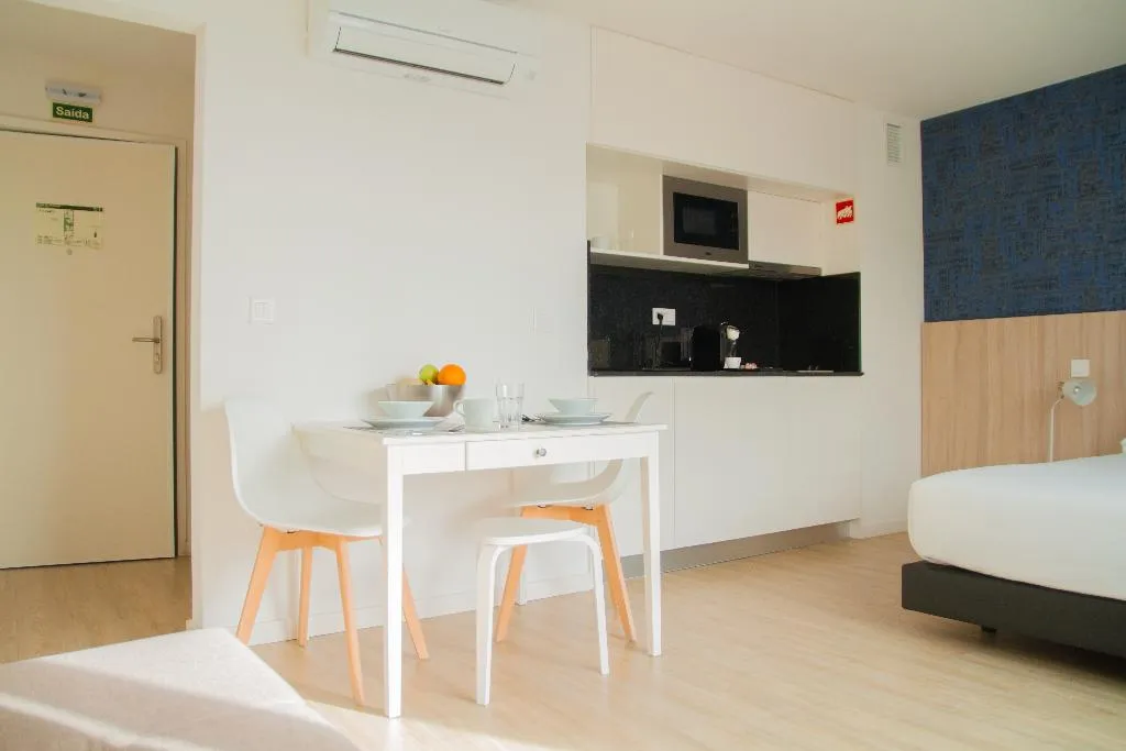 STUDIO STANDARD Room, Room Select Porto Suites, Porto