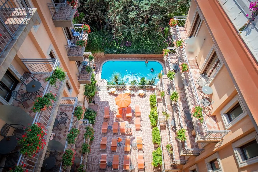 Double or Twin CLASSIC POOL VIEW Room, Michelangelo, Naples