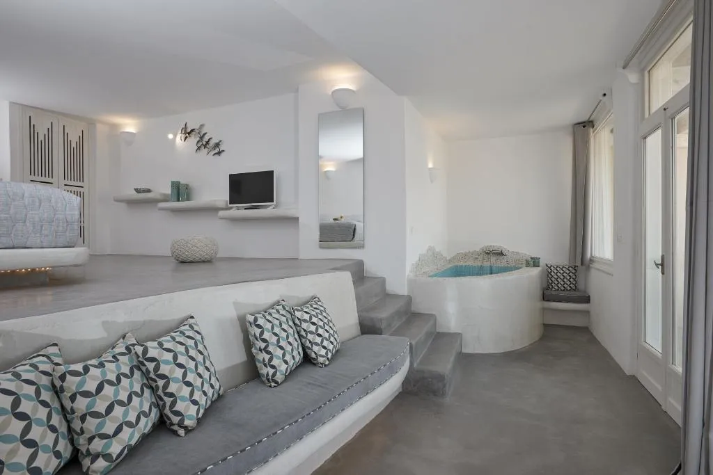 SUITE WITH PRIVATE POOL Room, Suites of the Gods Cave Spa, Santorini