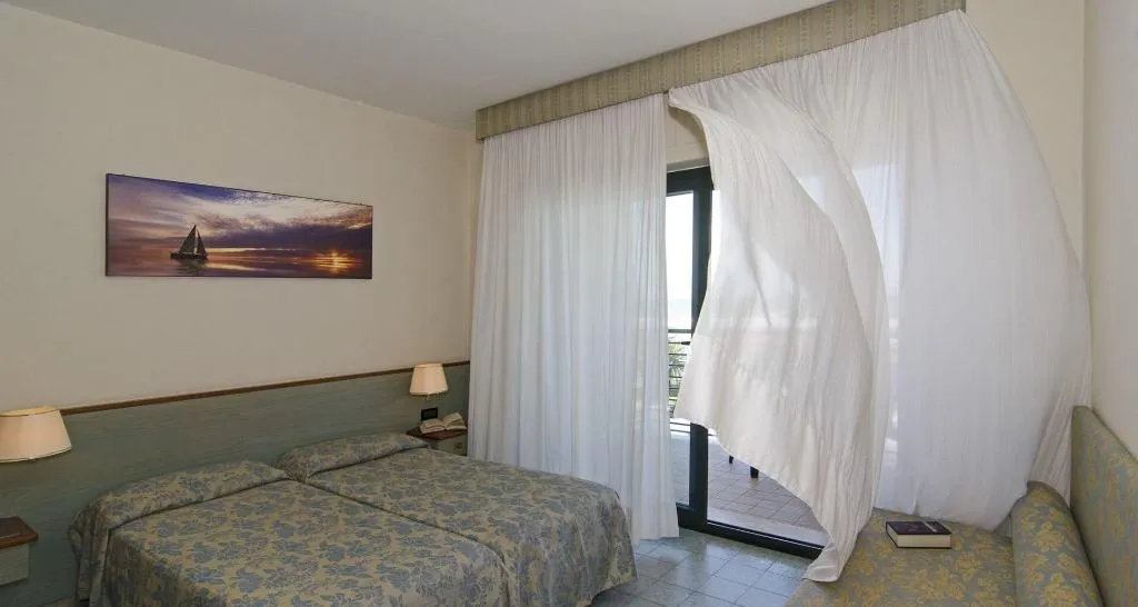 Room, Hotel Paris, Florence