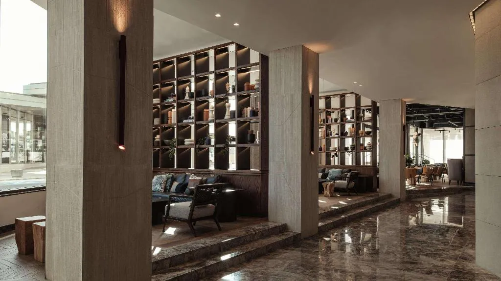 Lobby, Ax Odycy, Malta