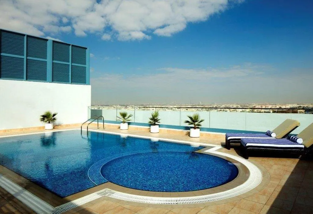 Pool, Radisson Blu Hotel Apartment Dubai Silicon Oasis, Dubai