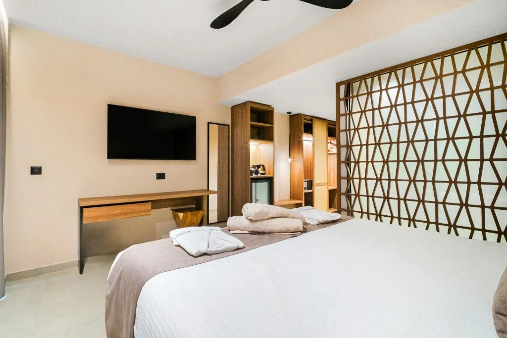 Double or Twin WITH PRIVATE POOL Room, Harmony E Rock Hotel & Resort, Crete