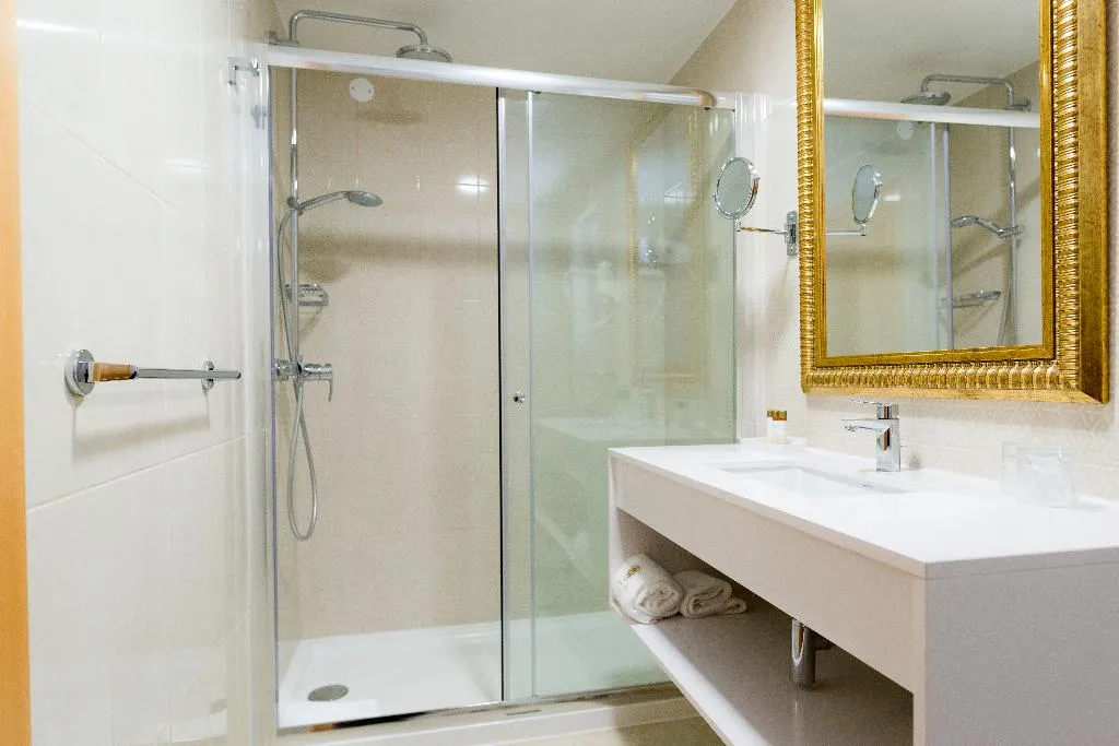 Double or Twin STANDARD Room, Hotel Lis Batalha, Porto
